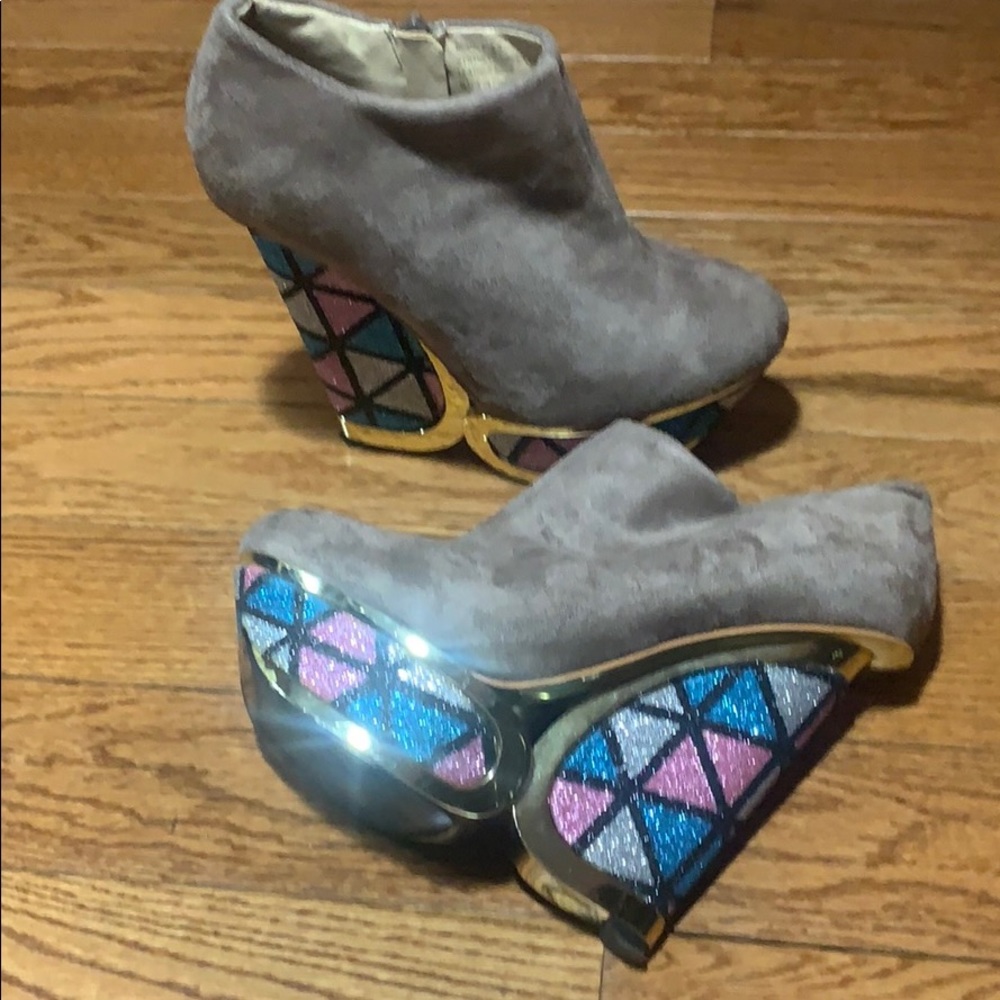 Beige wedge shoe with multi color detail on wedge.